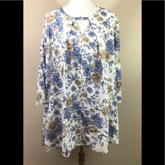 Umgee Tops - Umgee Blouse White Floral Sz XL Bell Sleeves NWOT Umgee Tops - Umgee Blouse White Floral Sz XL Bell Sleeves NWOT